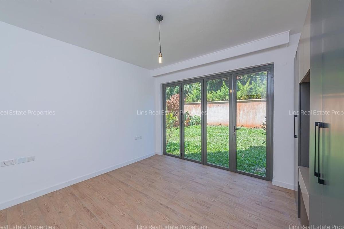 4 Bed Apartment with En Suite in Rosslyn - 4