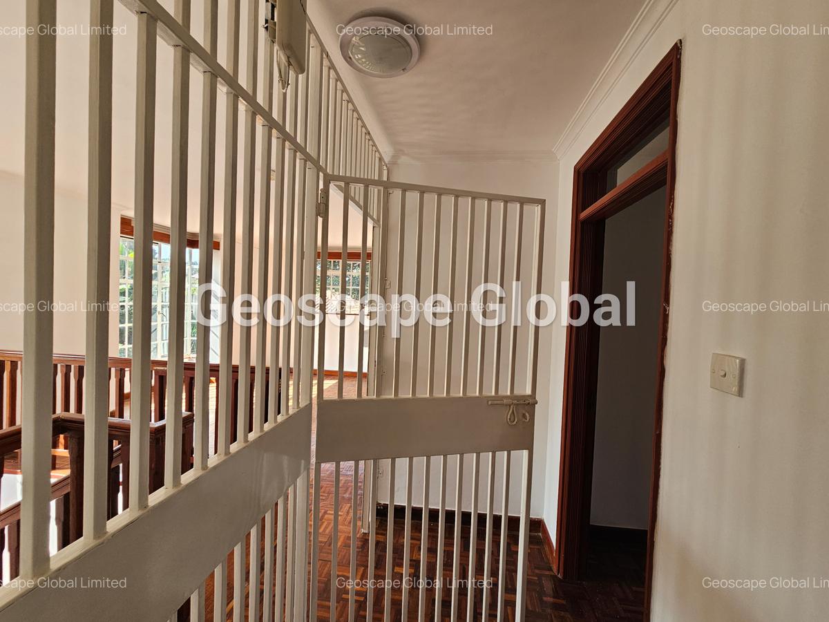 4 Bed House with En Suite in Rosslyn - 17