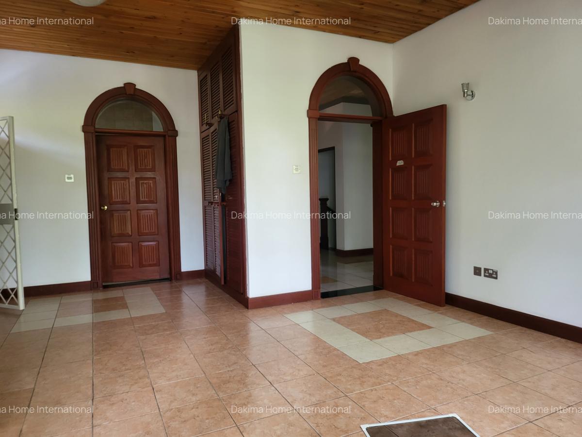 5 Bed Townhouse with En Suite in Rosslyn - 12