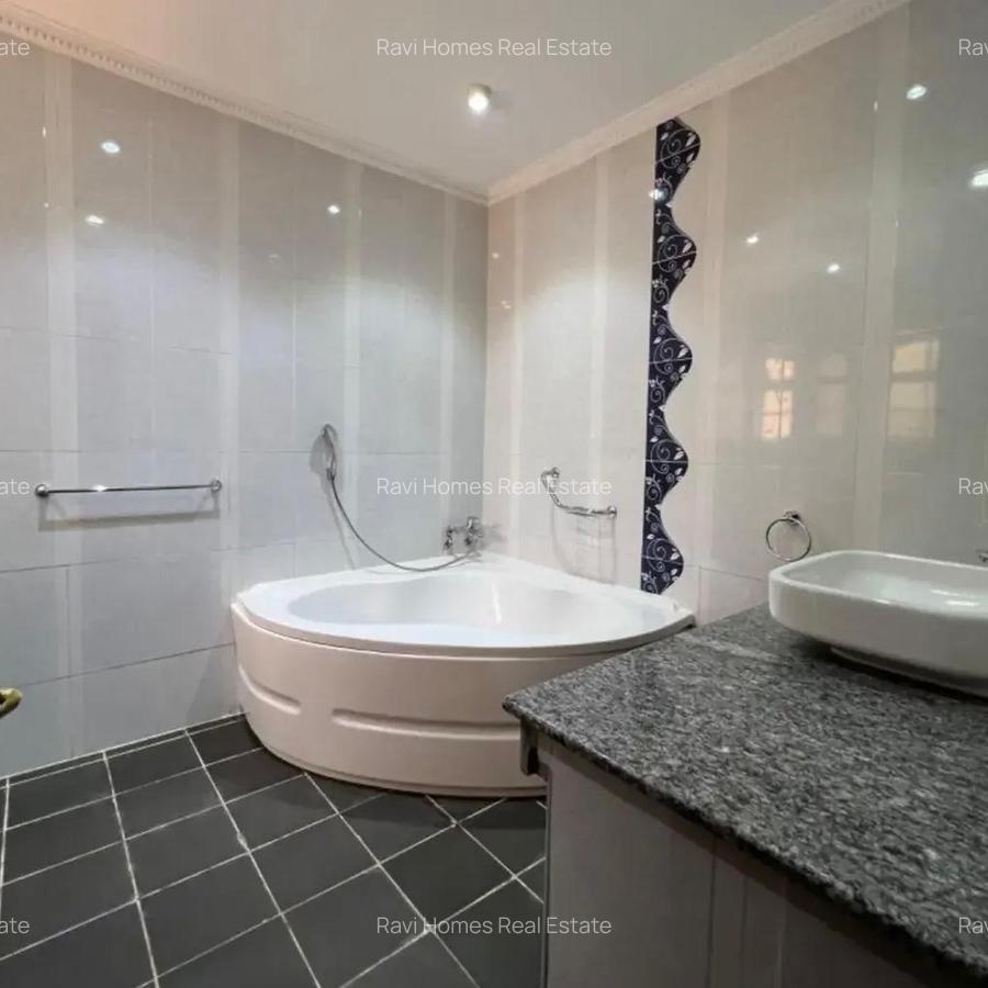 5 Bed Townhouse with En Suite in Kyuna - 8