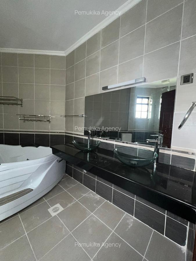 5 Bed Townhouse with En Suite in Lavington - 13