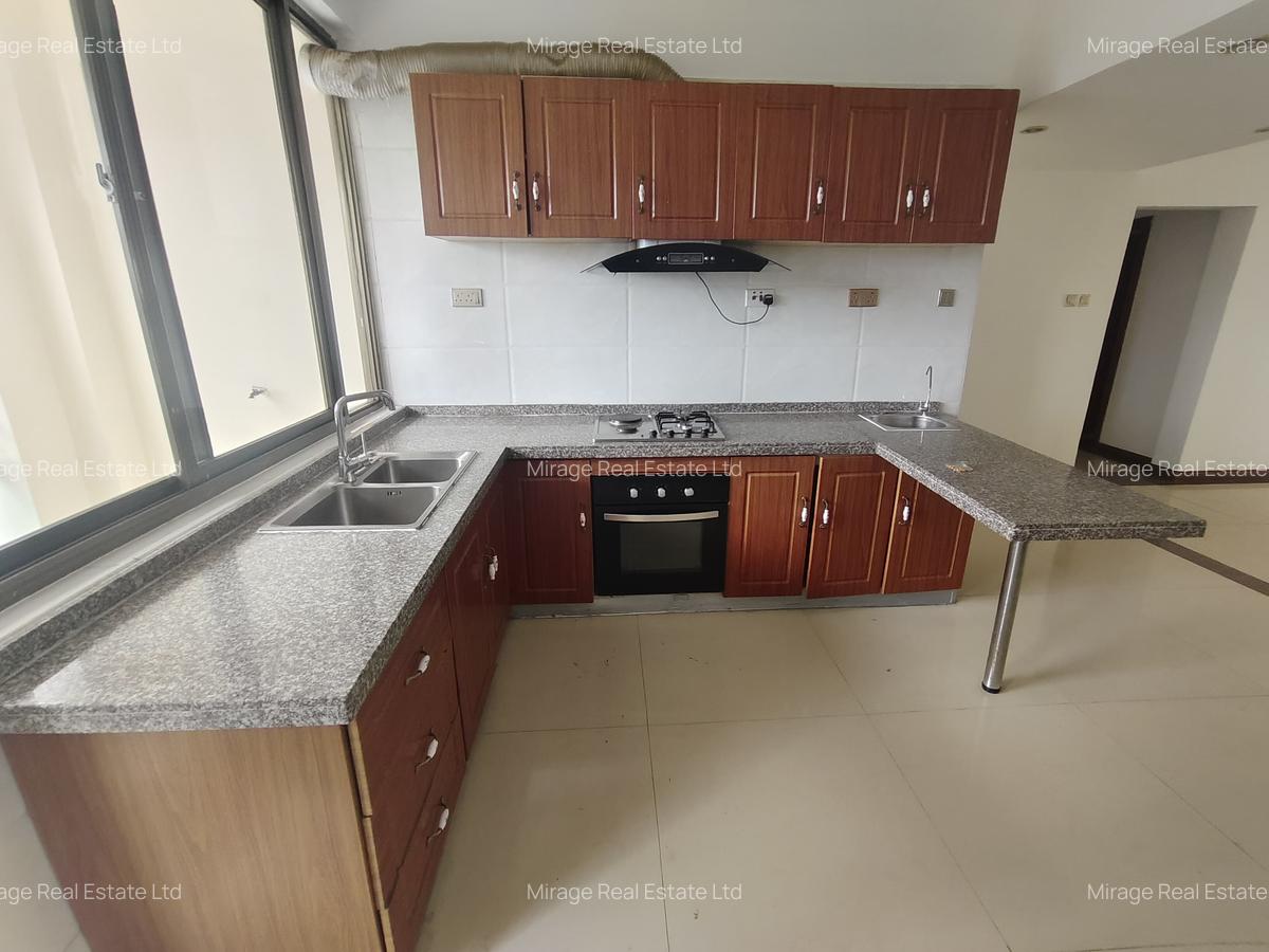3 Bed Apartment with Swimming Pool in Kilimani - 12