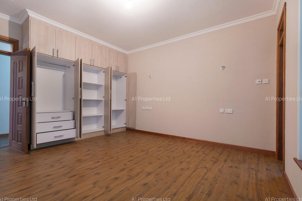 3 Bed Apartment with En Suite in Riverside - 7