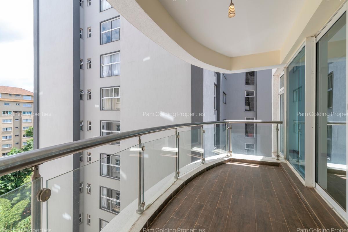 3 Bed Apartment with En Suite in Riverside - 5
