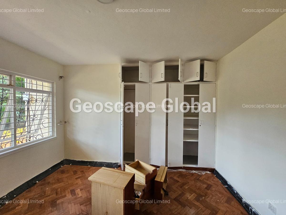 4 Bed House with En Suite in Runda - 11