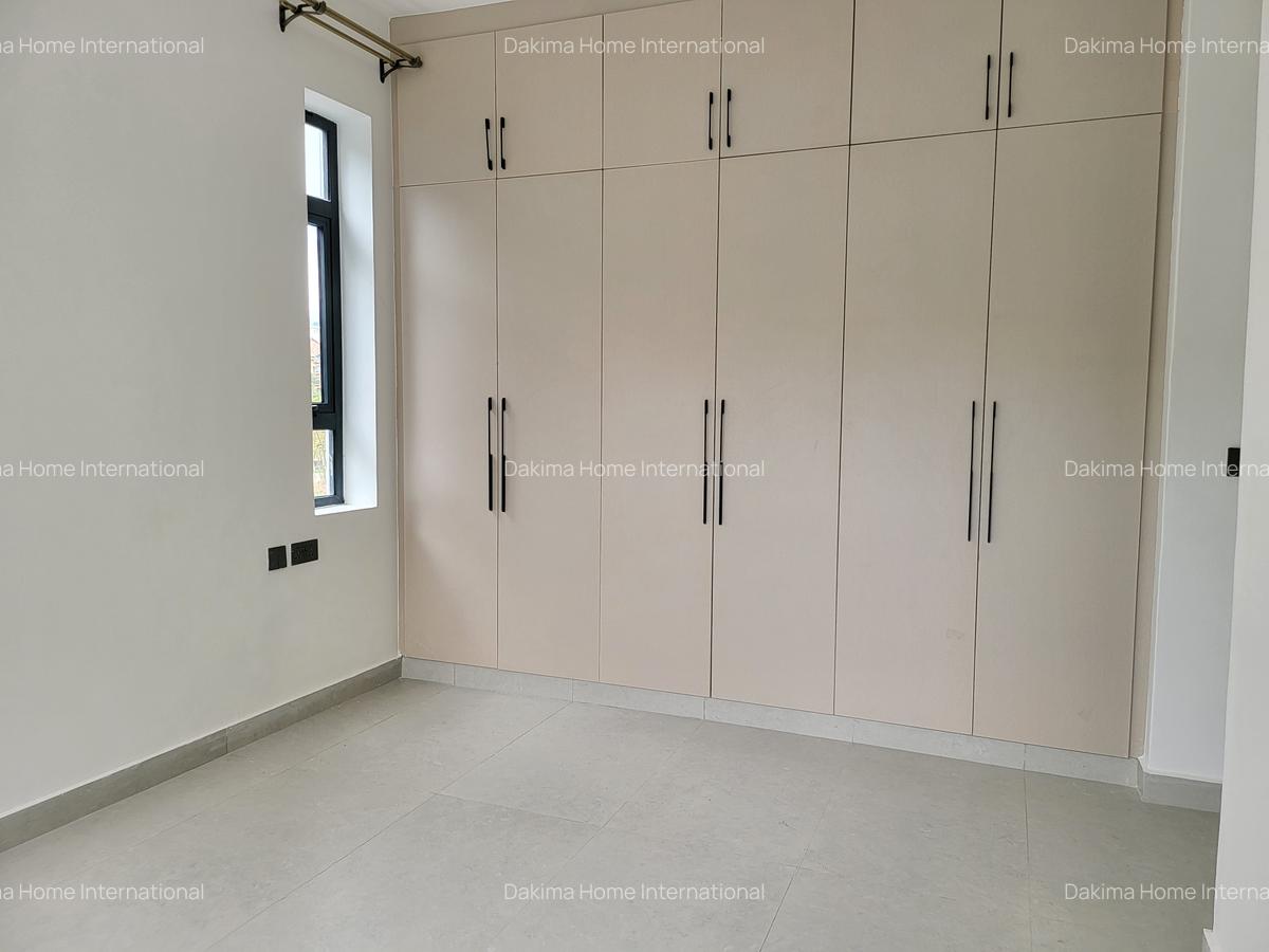 2 Bed Apartment with En Suite in Brookside - 7