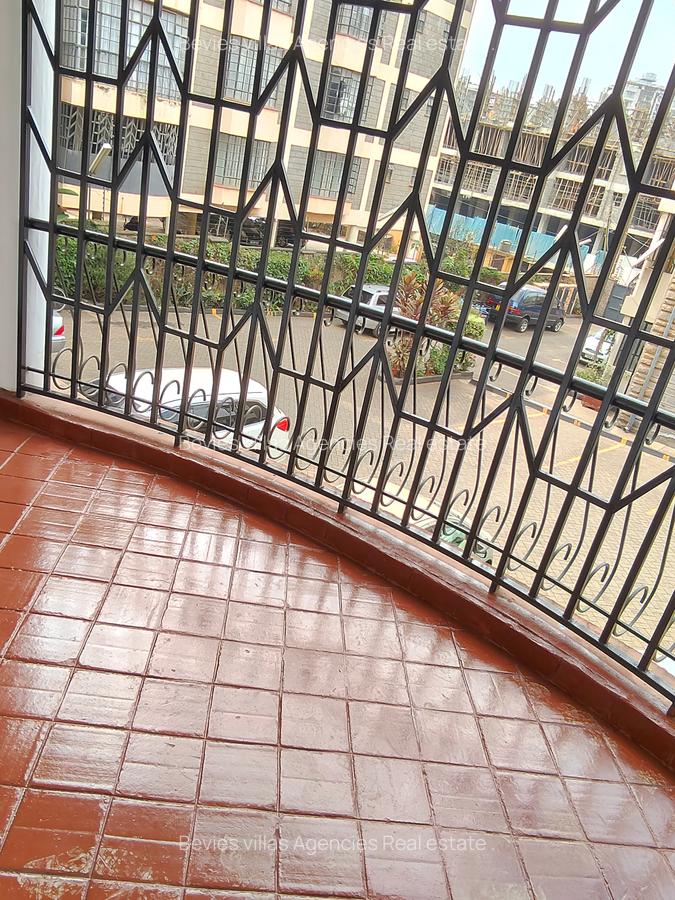 3 Bed Apartment with En Suite at Parklands - 10