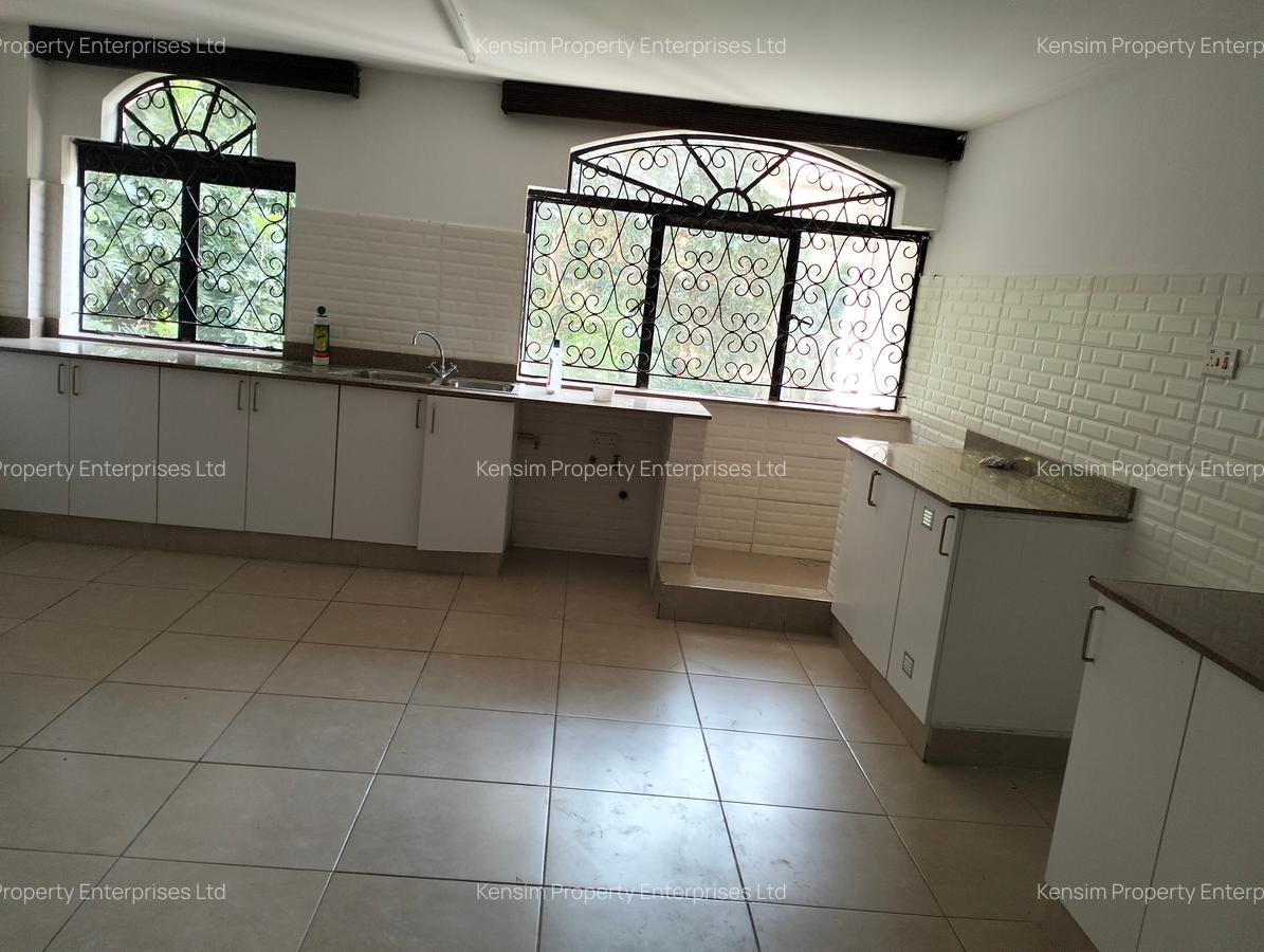 5 Bed Townhouse with En Suite in Nyari - 6