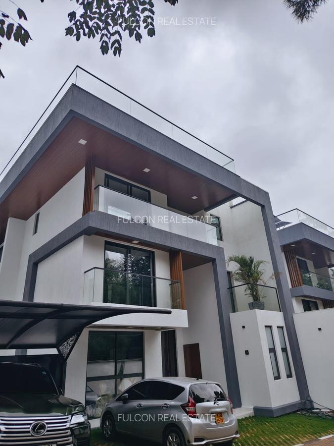 6 Bed Villa with En Suite in Lavington - 1