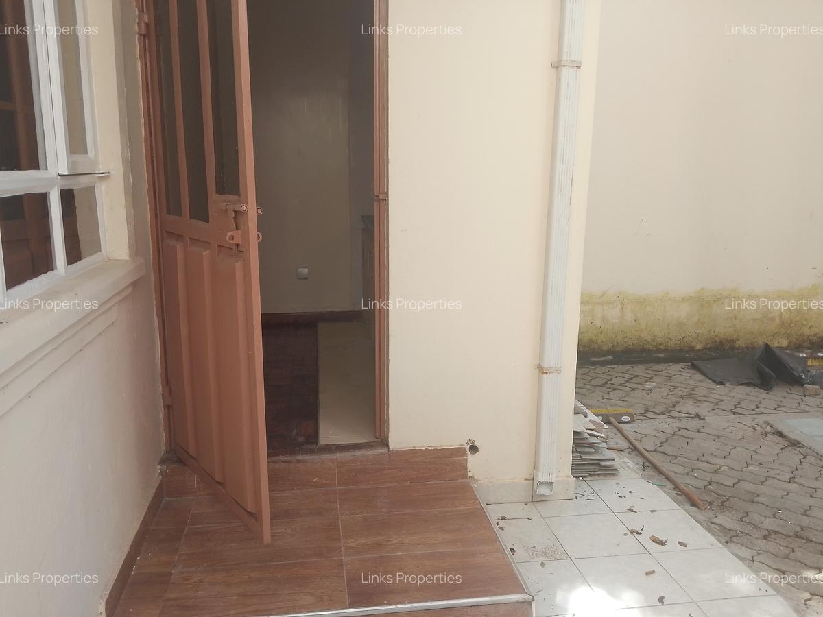 1 Bed House with En Suite at Karen - 20