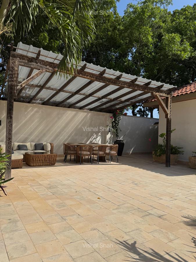 4 Bed Villa with En Suite at Bofa Road - 9