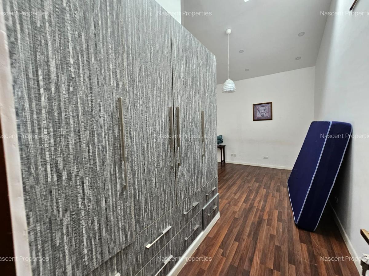6 Bed House with En Suite in Runda - 8