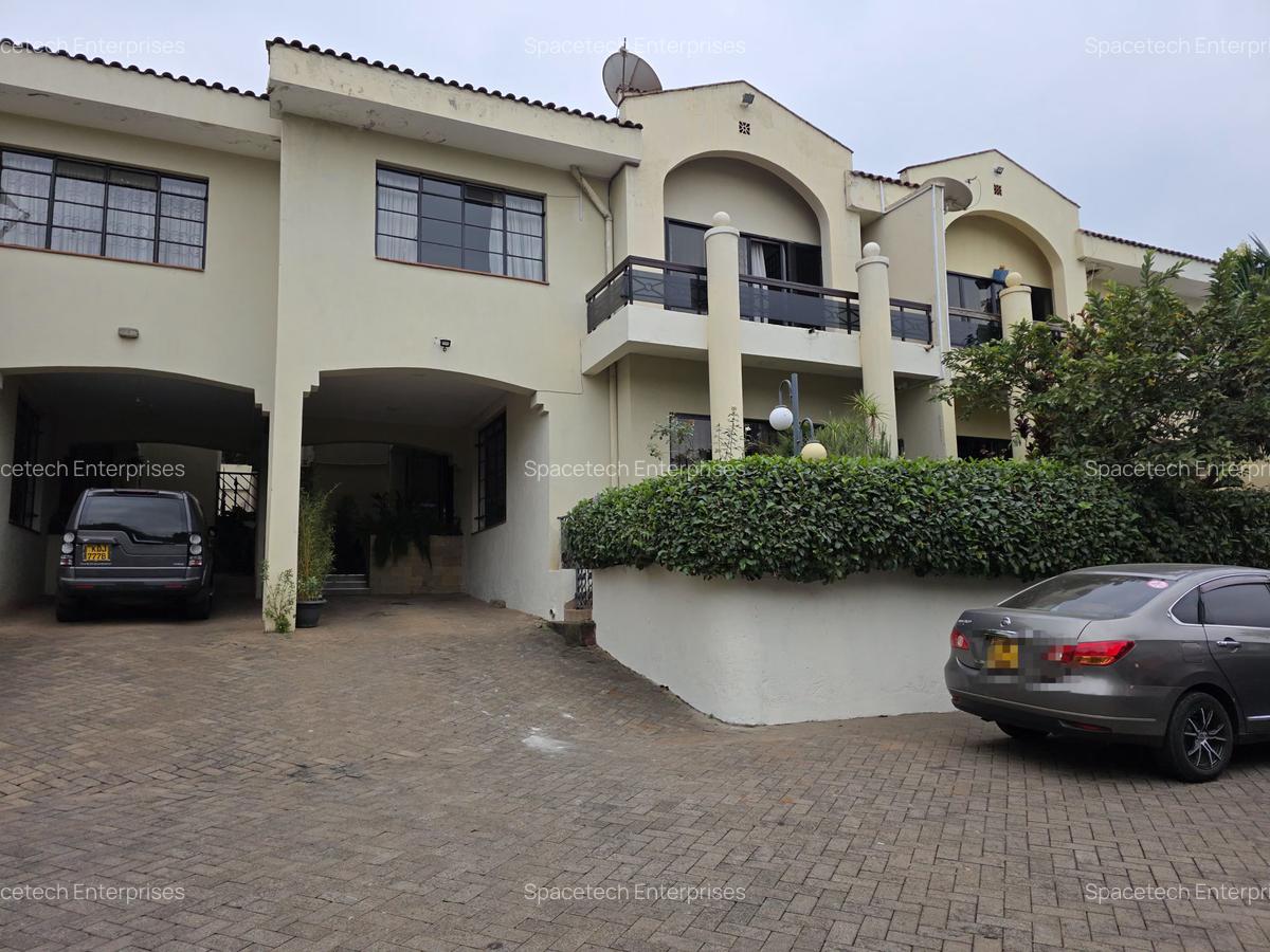 4 Bed Townhouse with En Suite in Spring Valley - 1