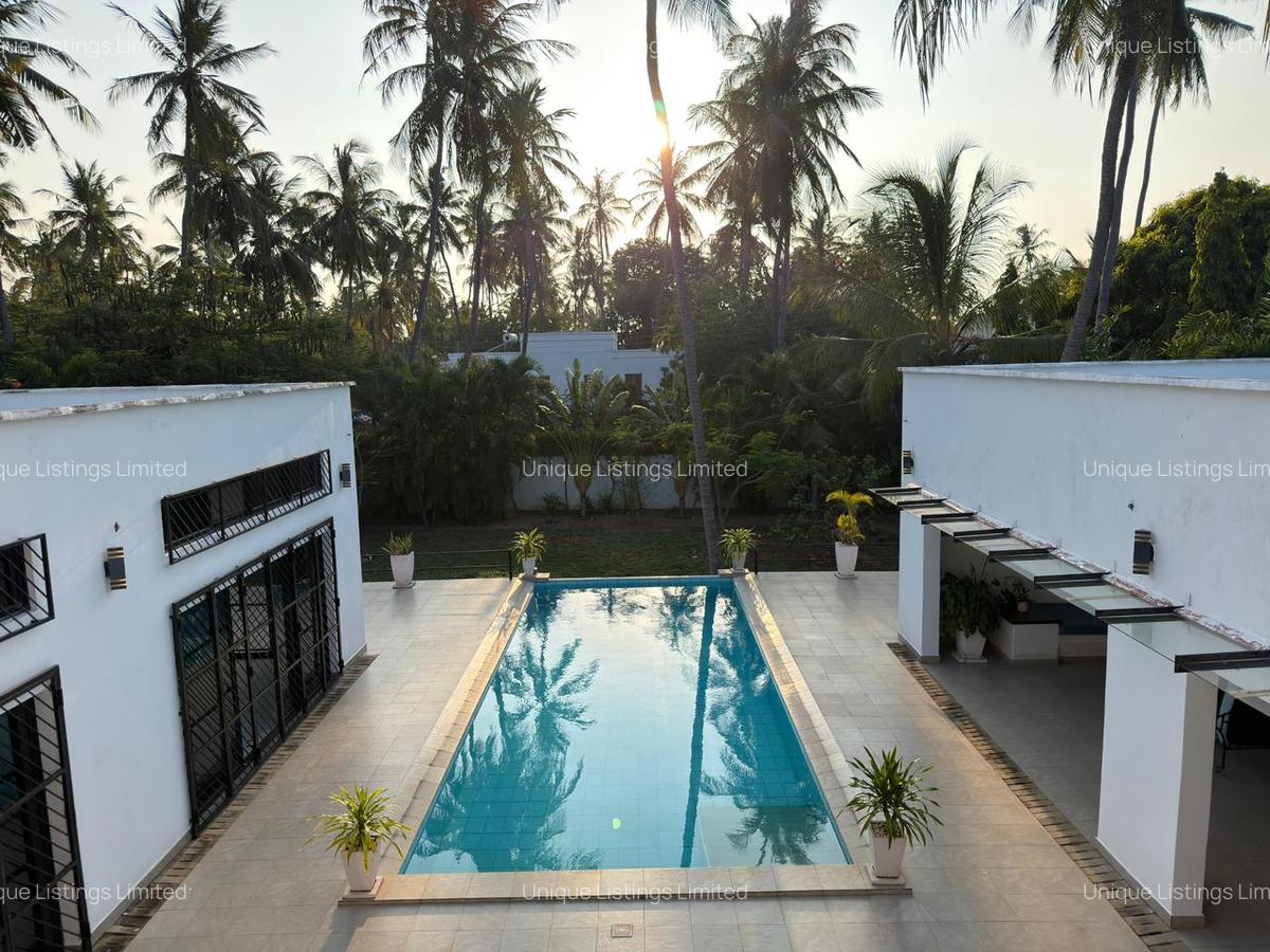 4 Bed House with En Suite in Watamu - 2