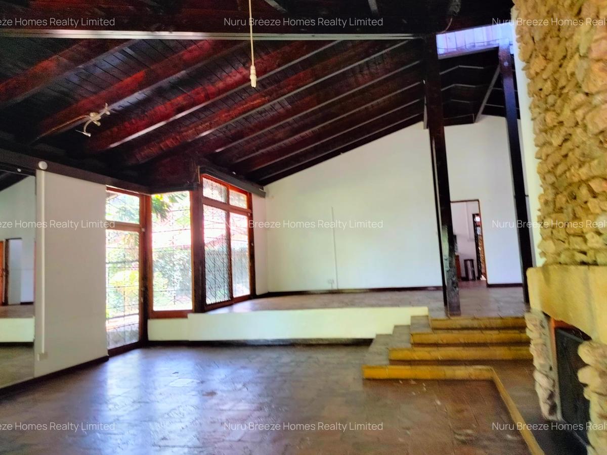 4 Bed House with En Suite in Lake View - 10