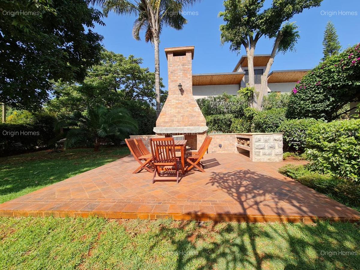 4 Bed House with En Suite at Lavington - 4