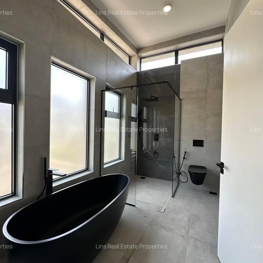 5 Bed Townhouse with En Suite in Runda - 10