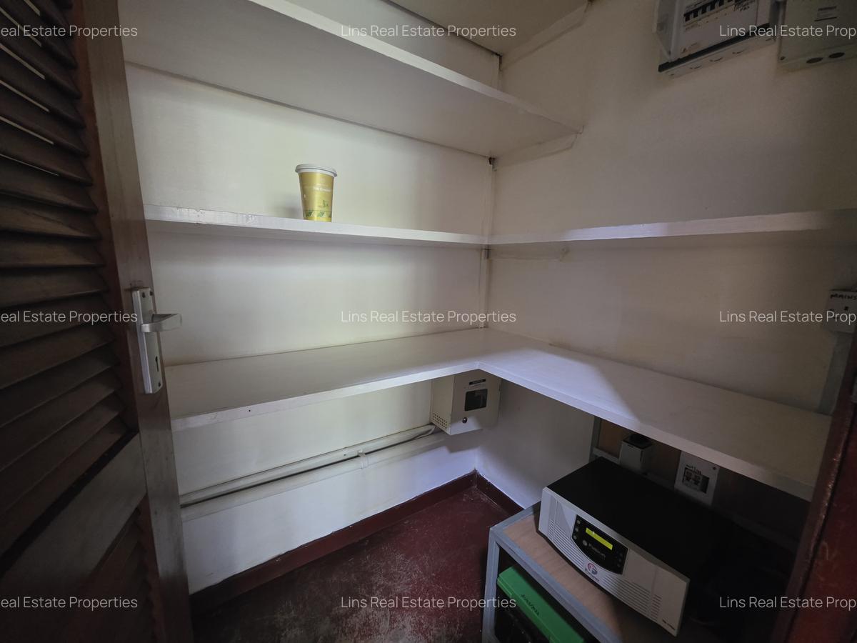 4 Bed House with En Suite in Lake View - 18