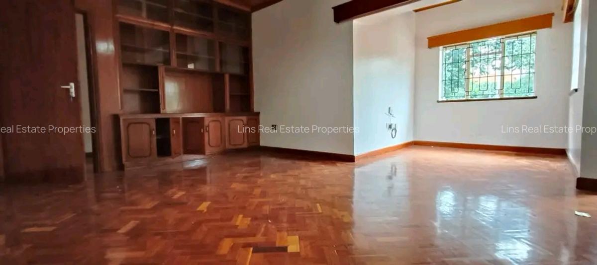 5 Bed House with En Suite in Runda - 12