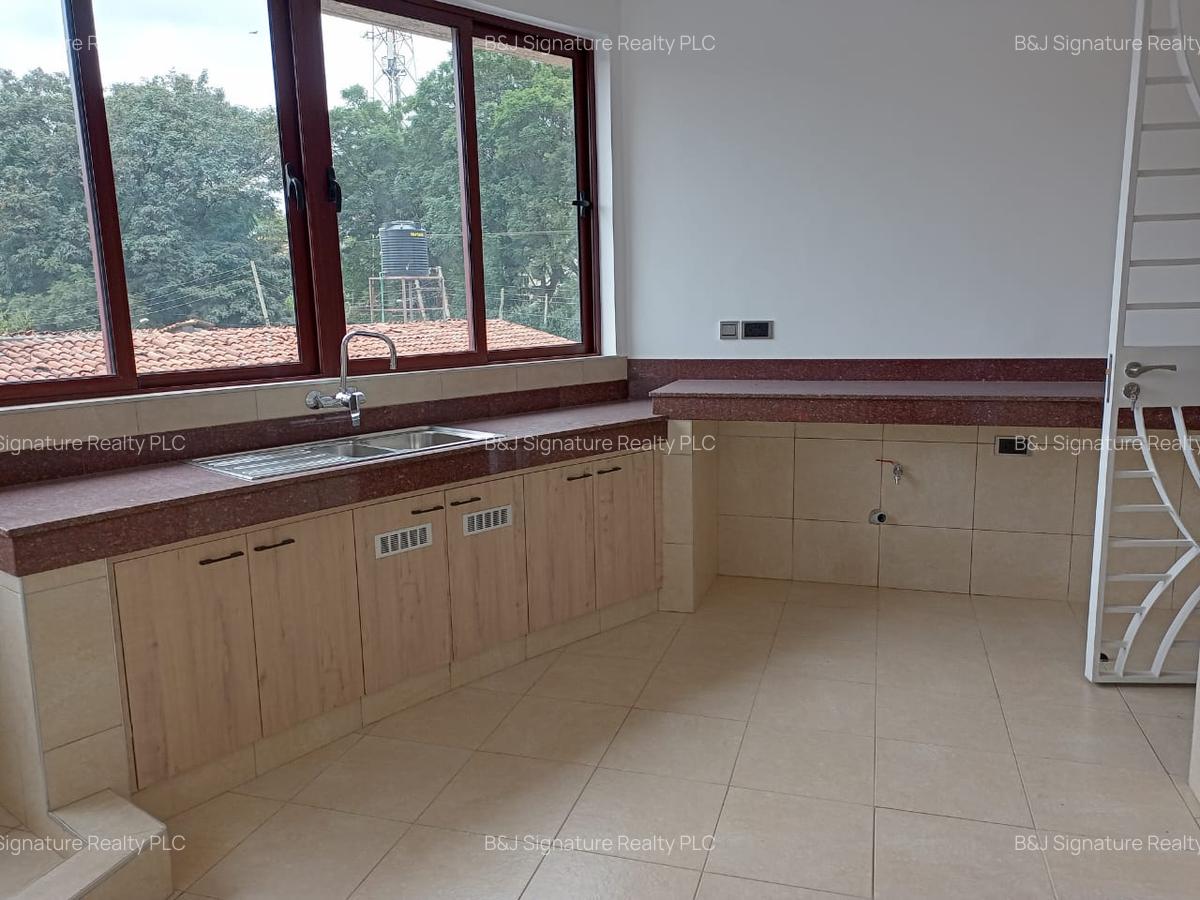 4 Bed Apartment with En Suite in General Mathenge - 10