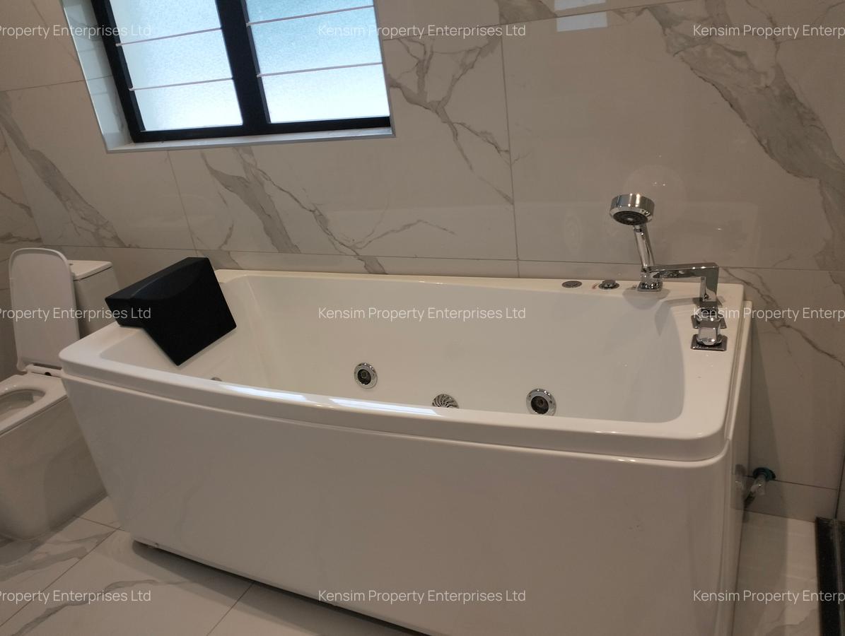 7 Bed House with En Suite in Runda - 18