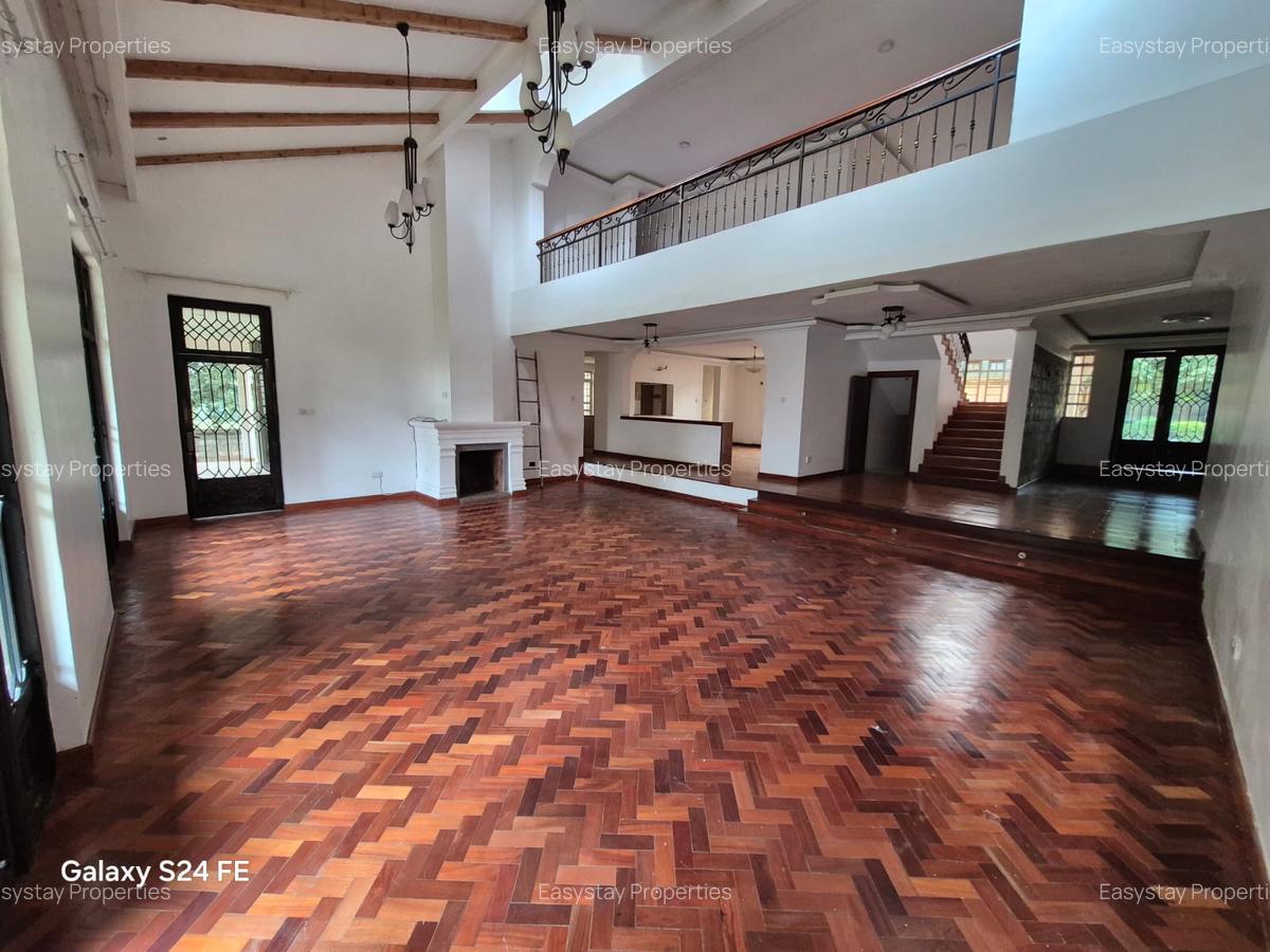 5 Bed House with En Suite in Runda - 2