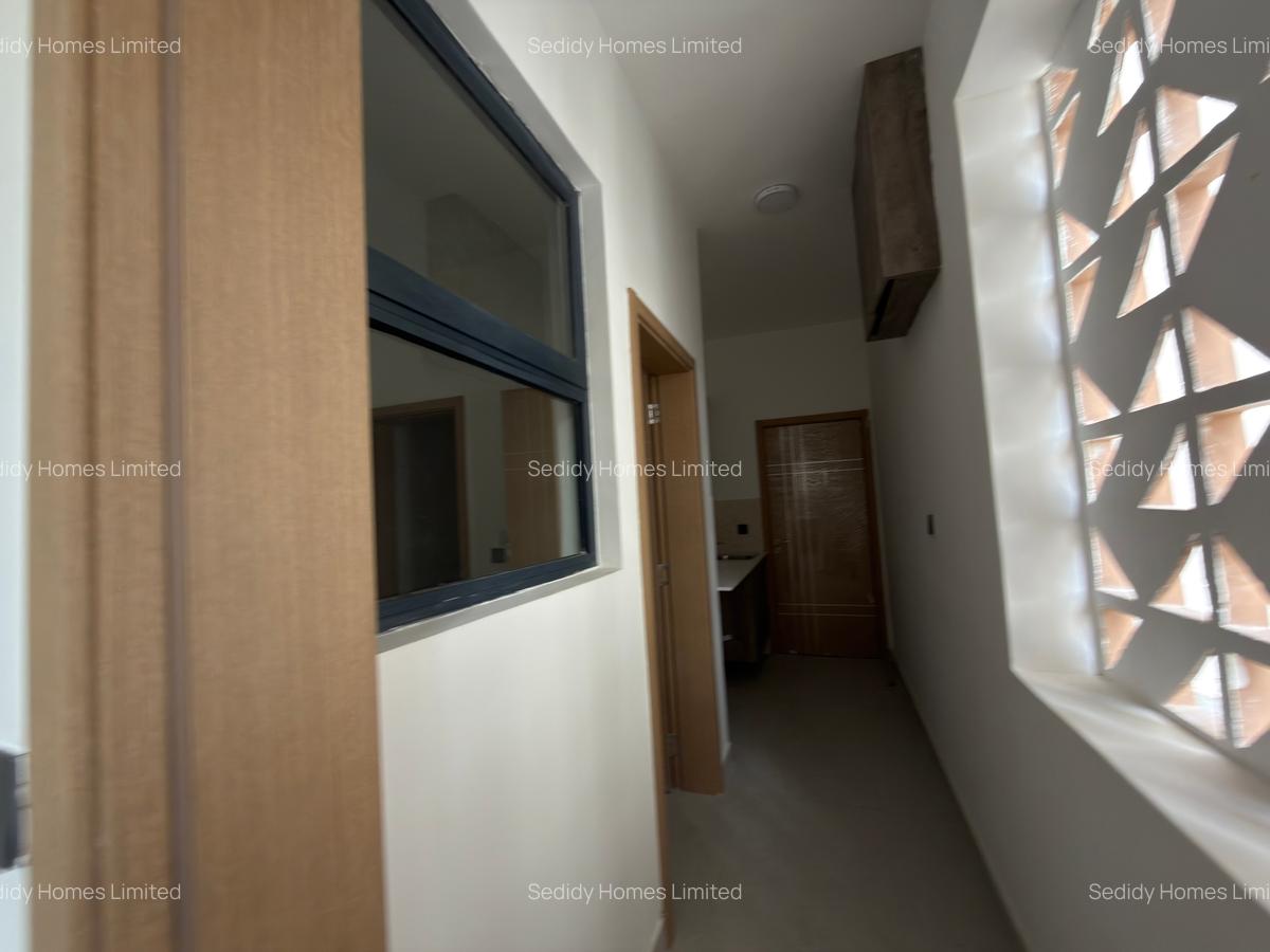 3 Bed Apartment with En Suite in Brookside - 4