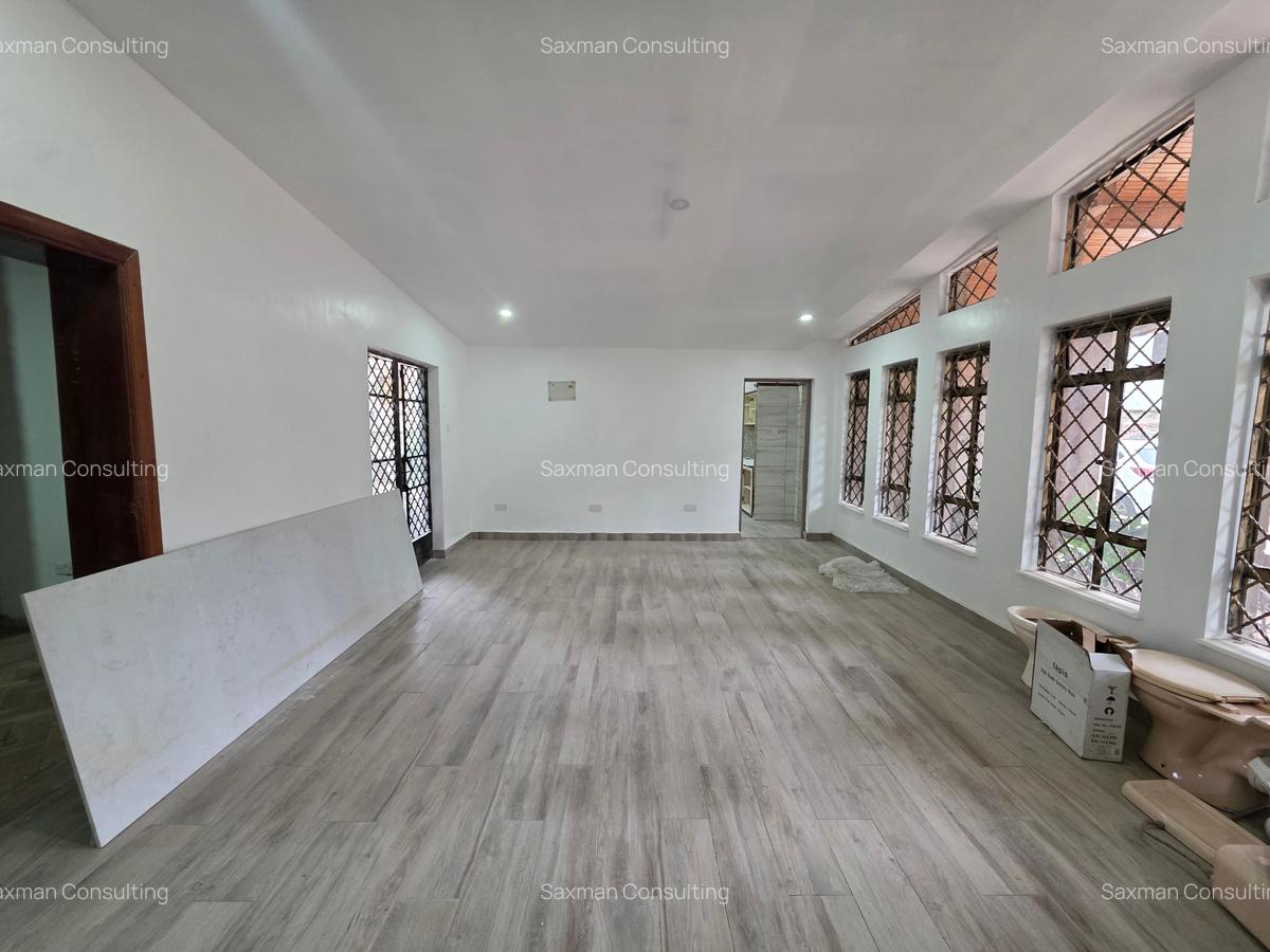 4 Bed House with En Suite in Lavington - 1