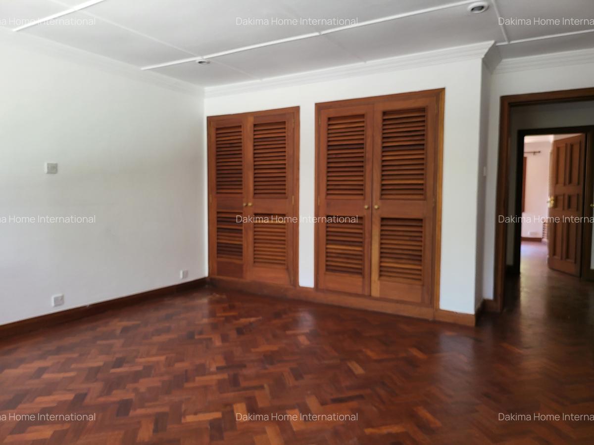 5 Bed House with En Suite in Runda - 9