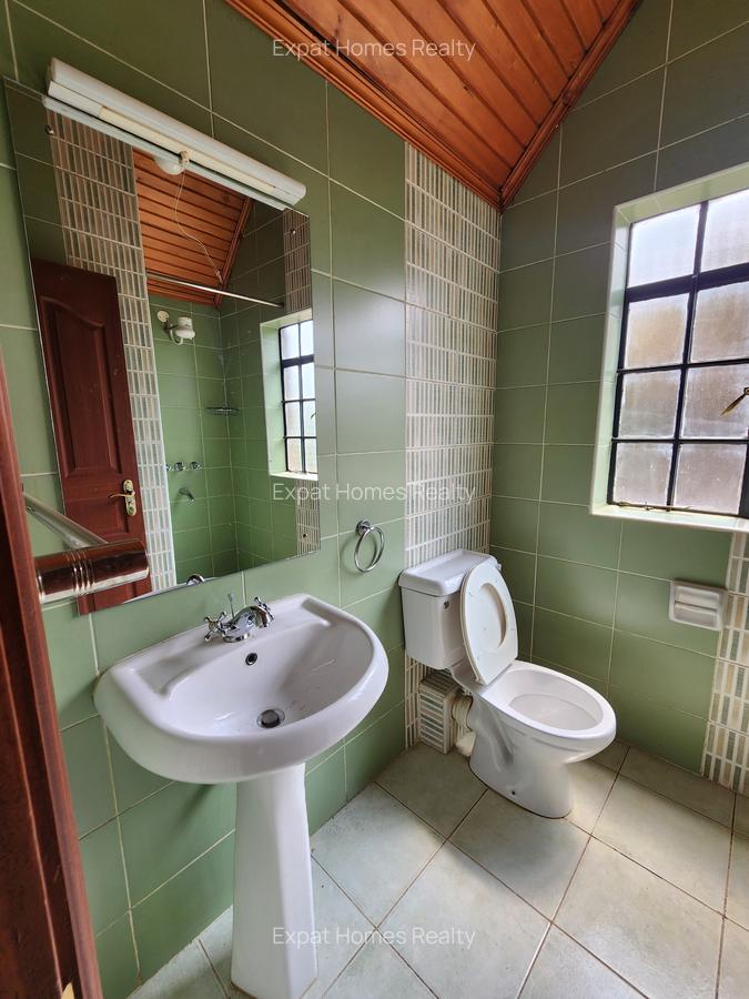 5 Bed Villa with En Suite in Lavington - 6