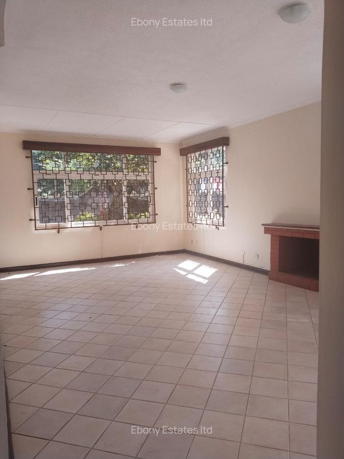 5 Bed Townhouse with En Suite in Lavington - 18