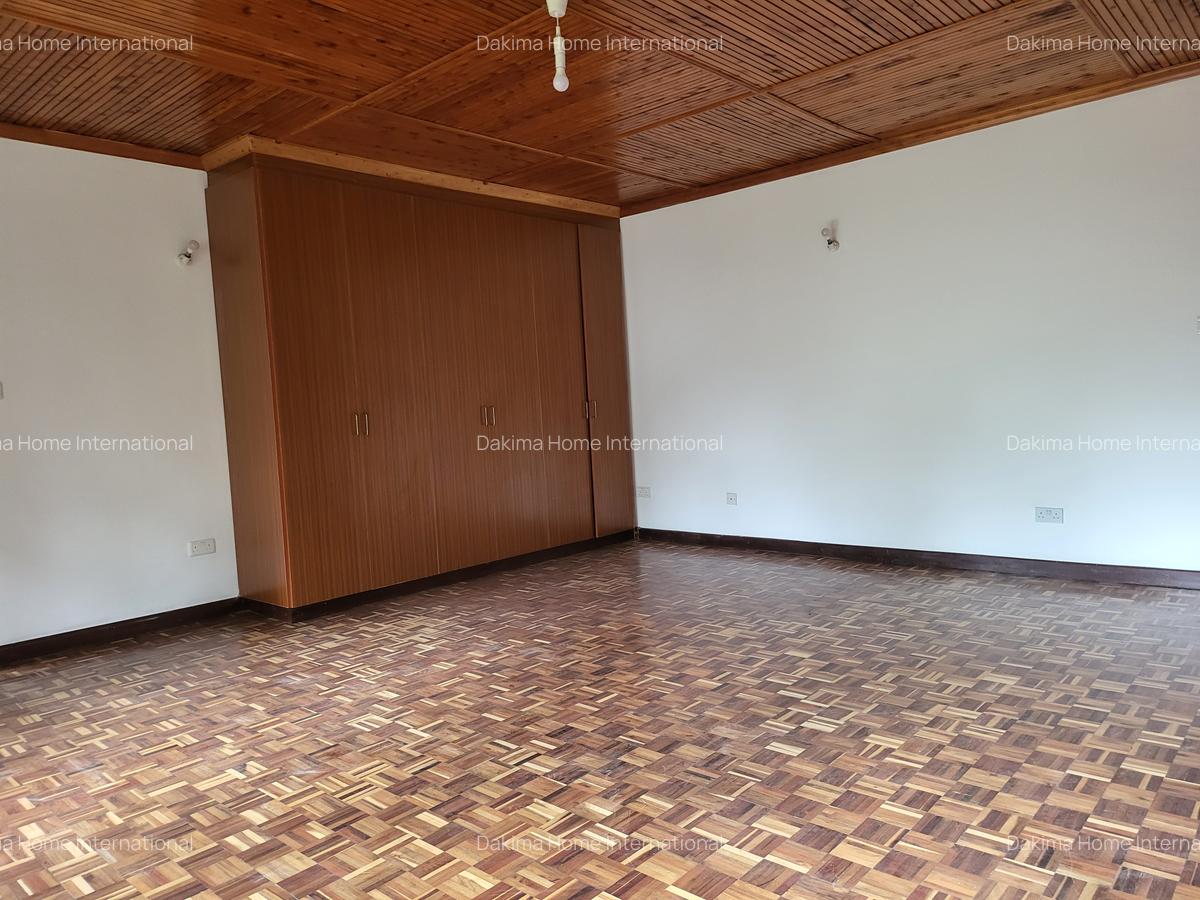 5 Bed Townhouse with En Suite in Nyari - 14