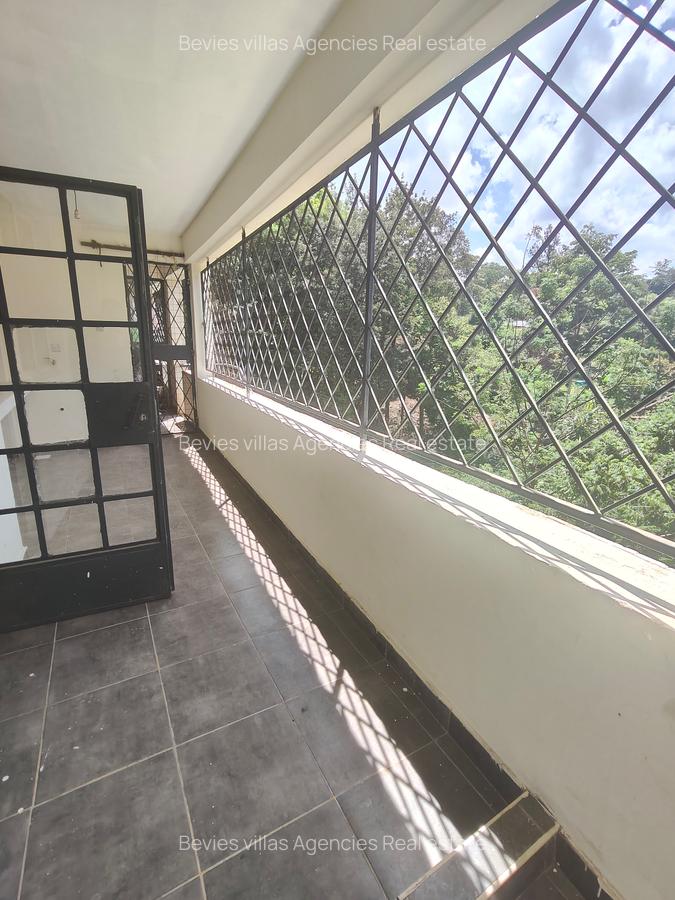 3 Bed Apartment with En Suite at Parklands - 10