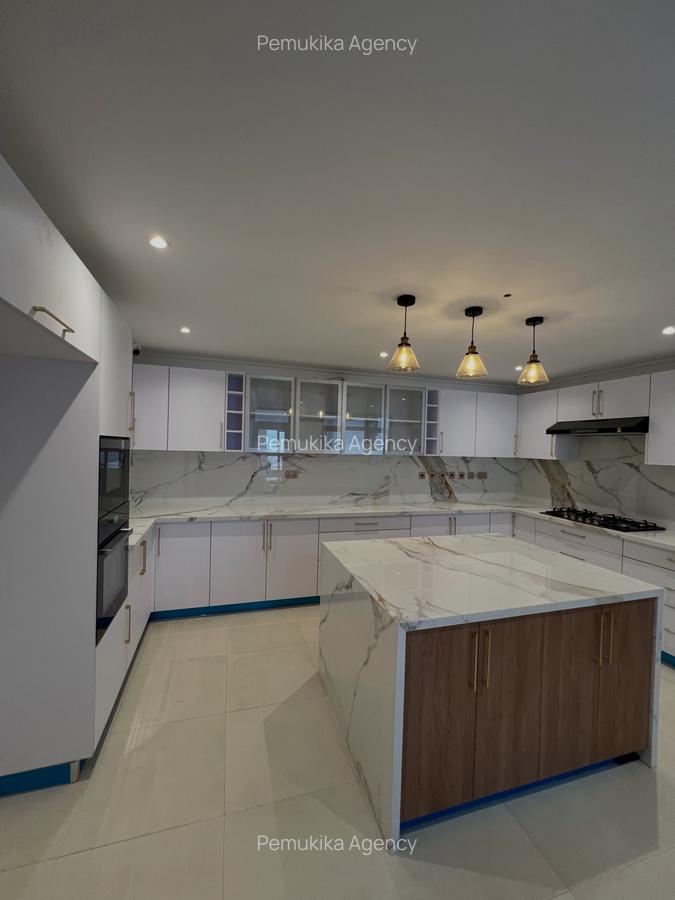 7 Bed House with En Suite in Runda - 6