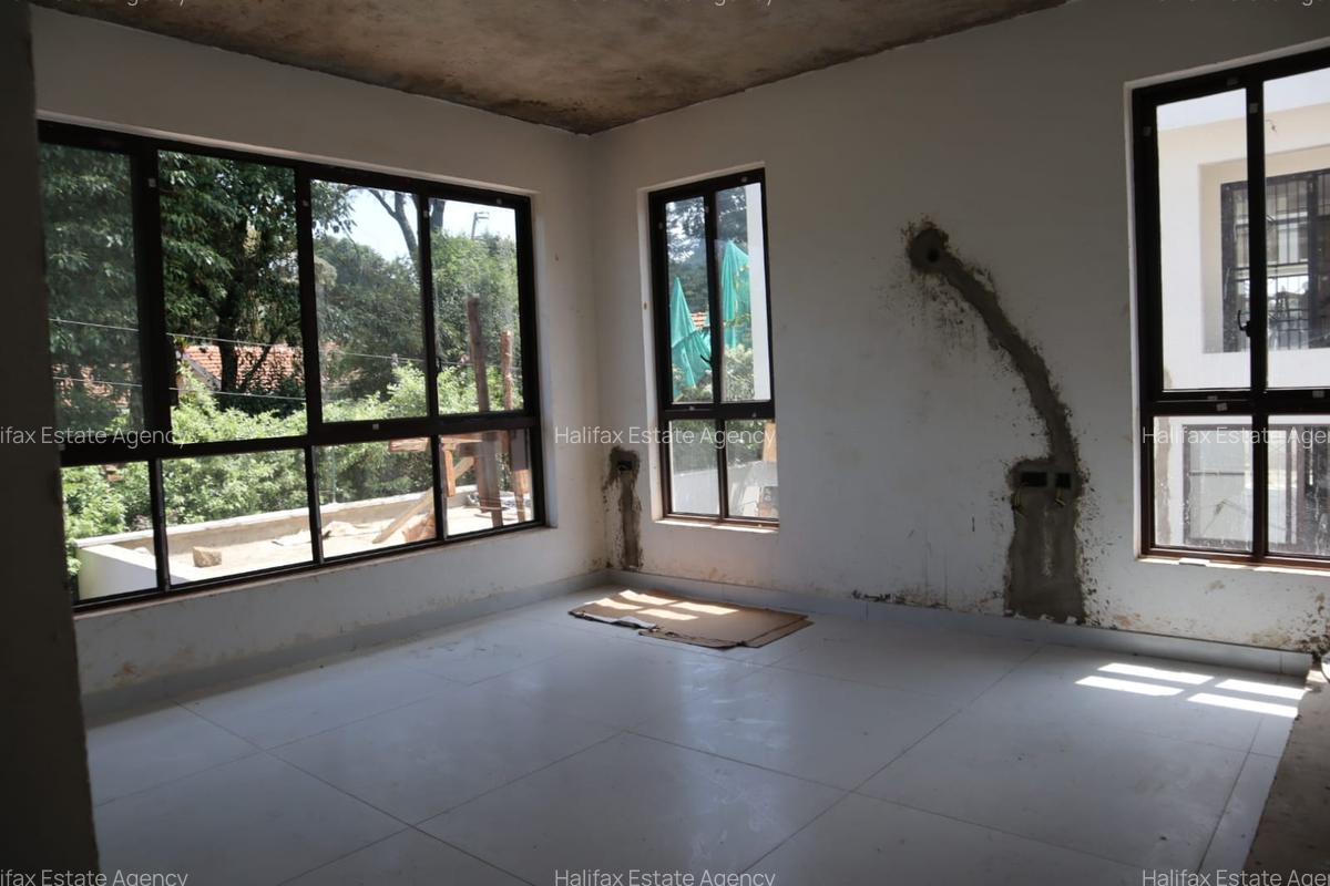 5 Bed Villa with En Suite at Kyuna Road - 10