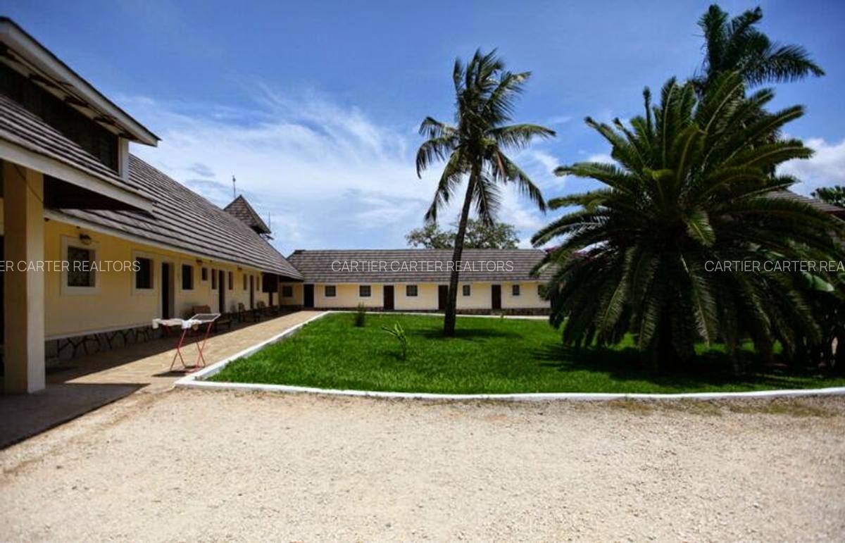 6 Bed Villa with Swimming Pool in Diani - 3