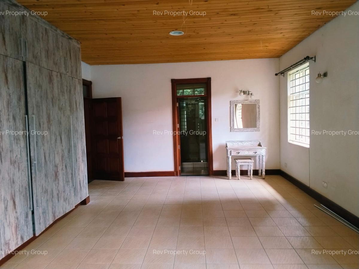 4 Bed Villa with En Suite in Rosslyn - 13