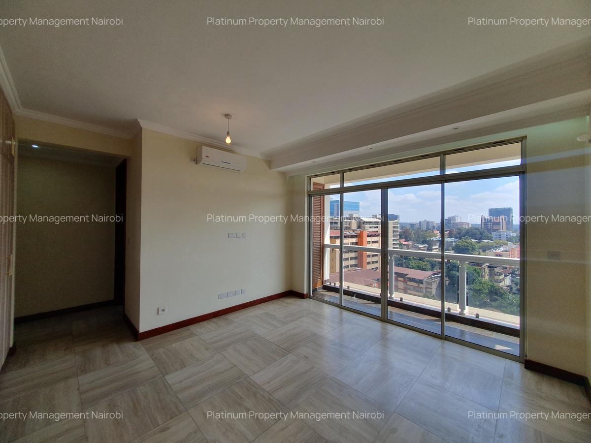 2 Bed Apartment with En Suite at Second Parklands - 5