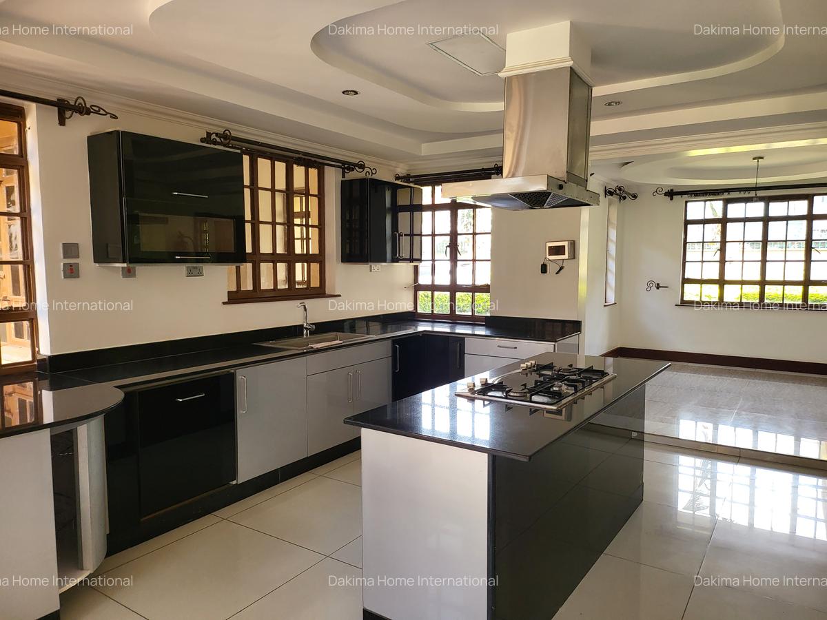 5 Bed House with En Suite in Runda - 3