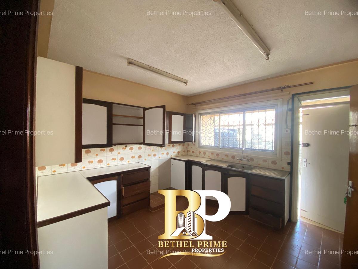 3 Bed Townhouse with Garden in Brookside - 6