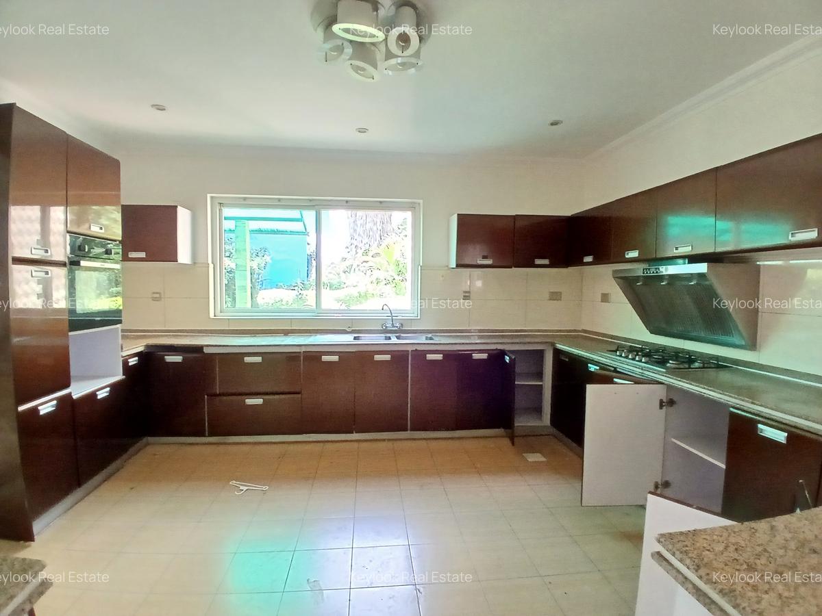 4 Bed Townhouse with En Suite at Riverside Drive - 20