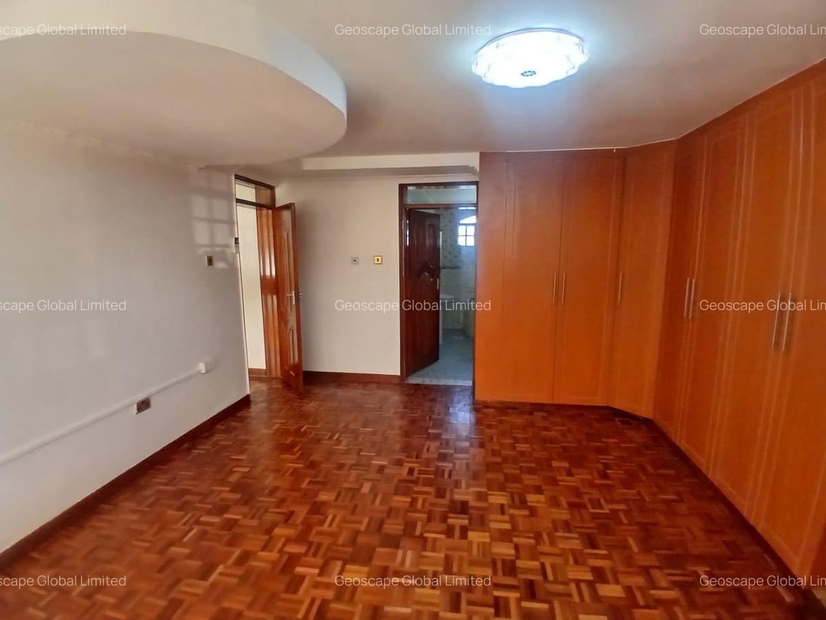 5 Bed House with En Suite in Runda - 10