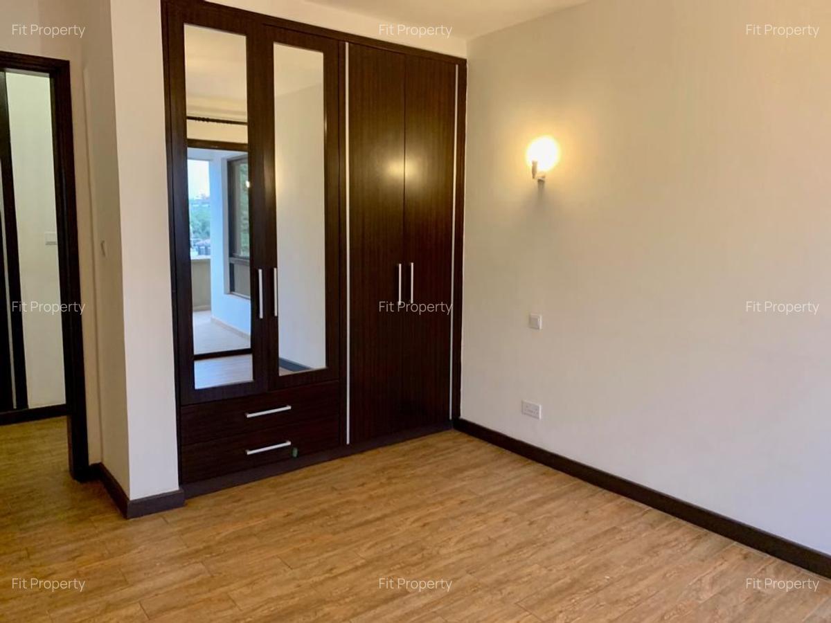 3 Bed Apartment with En Suite in Parklands - 6