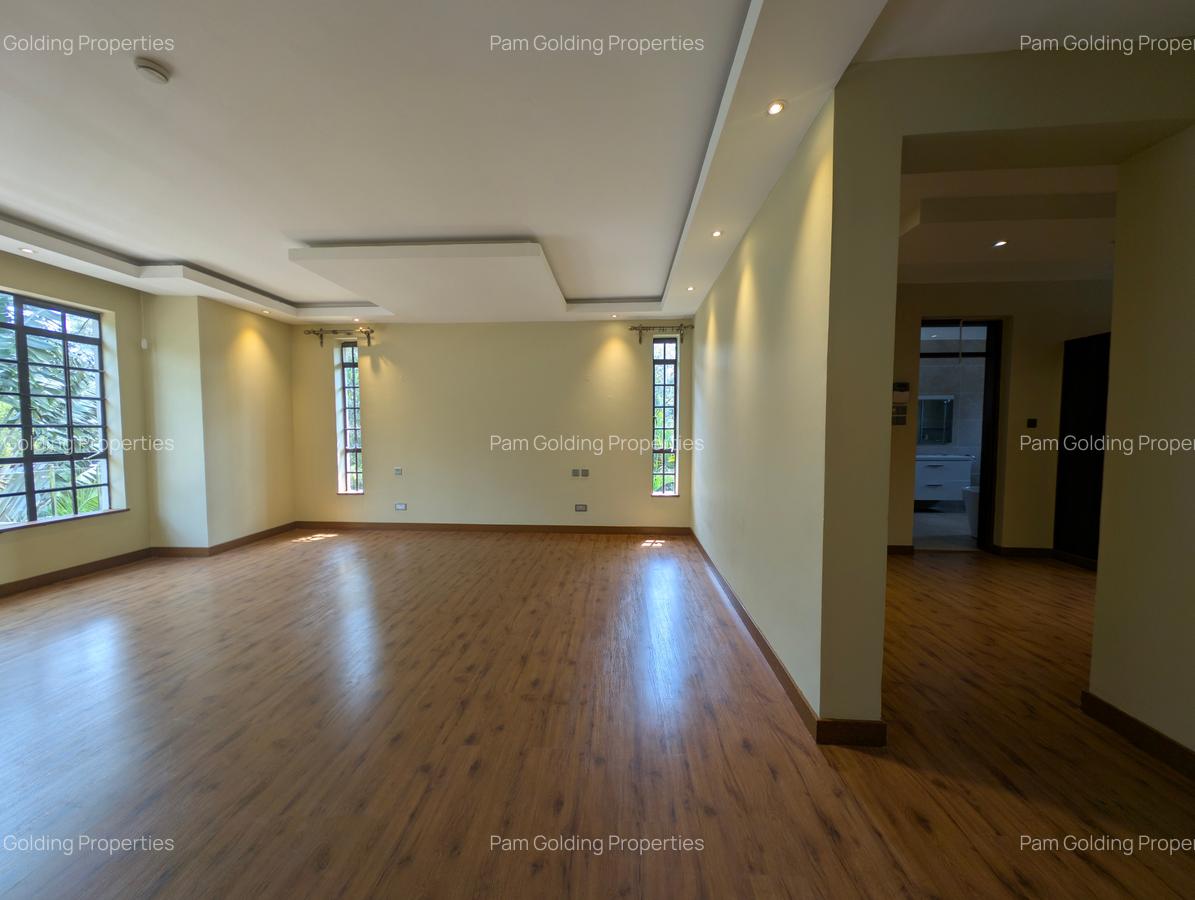 5 Bed House with En Suite in Runda - 13