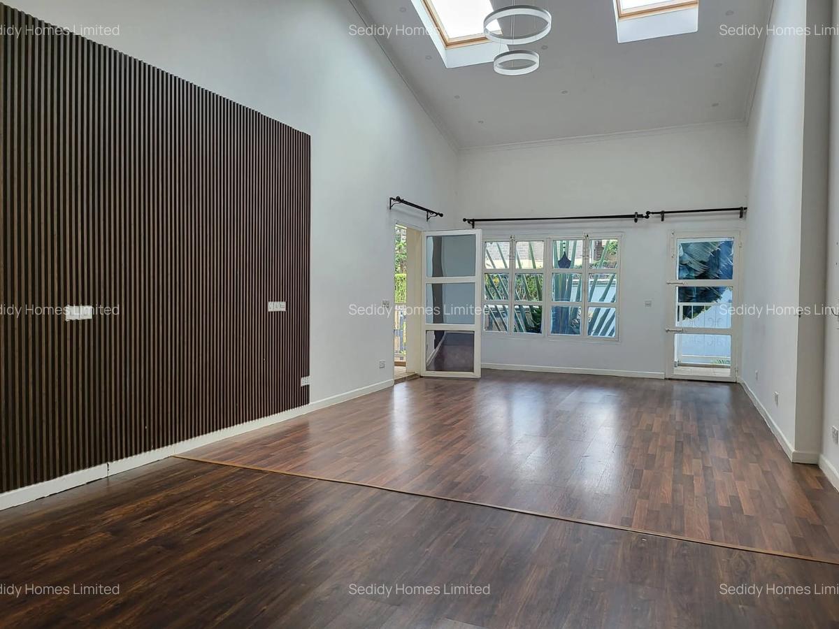 5 Bed Villa with Swimming Pool in Runda - 17