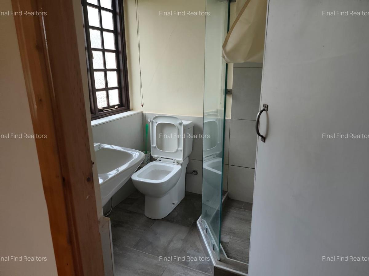 7 Bed House with En Suite in Runda - 19