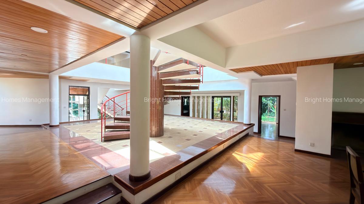 5 Bed Villa with En Suite in Spring Valley - 8
