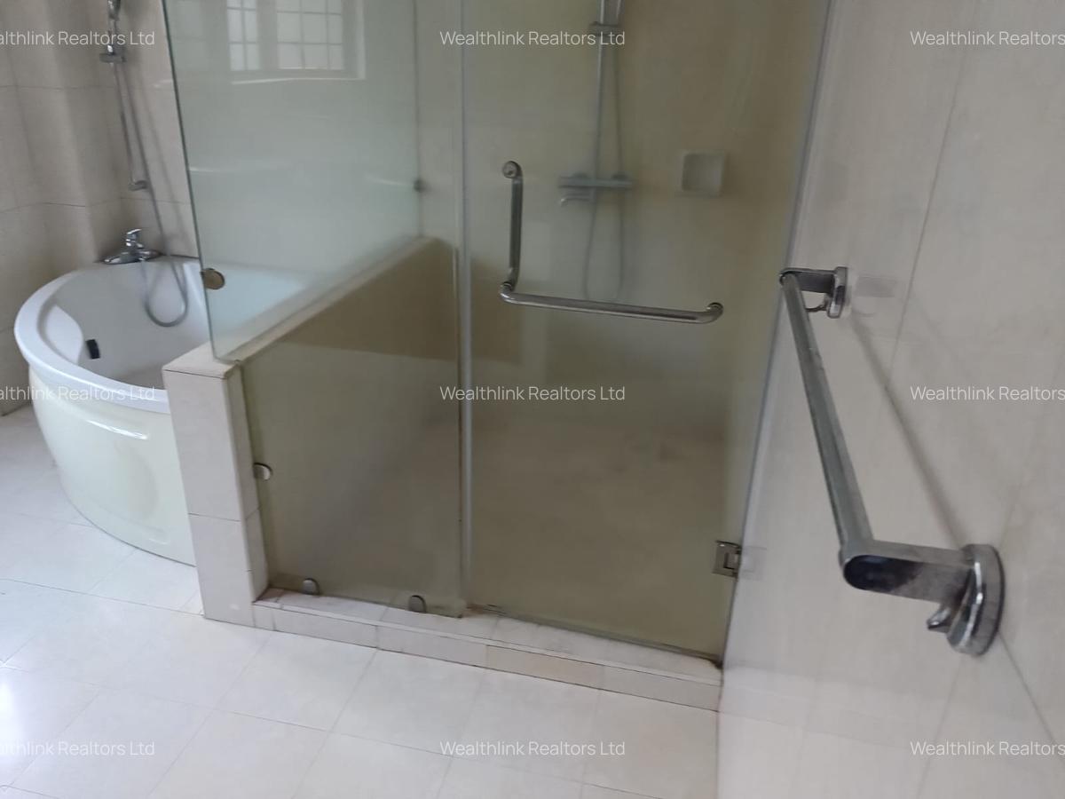 4 Bed Townhouse with En Suite at Runda - 14