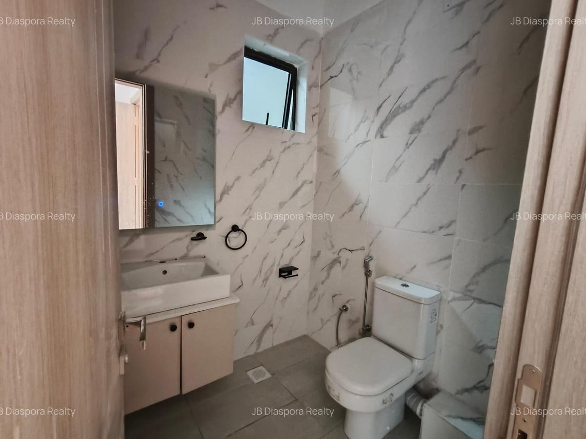 4 Bed Apartment with Swimming Pool at City Park - 7