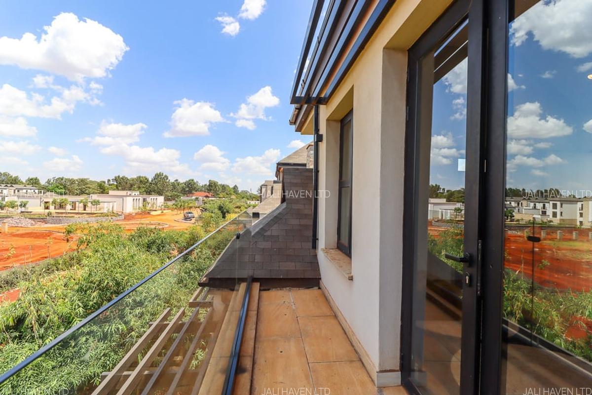 5 Bed Villa with En Suite in Runda - 16